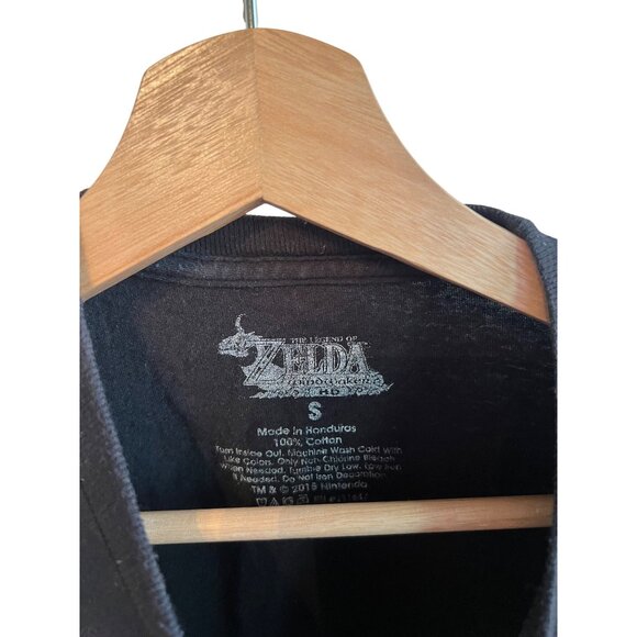 The Legend Of Zelda T-Shirt With Link Stained Glass Graphic In Black 100% Cotton - Picture 2 of 3